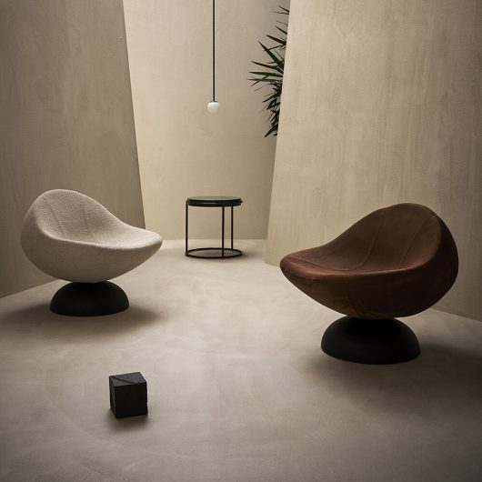 Glove Lounge Chair